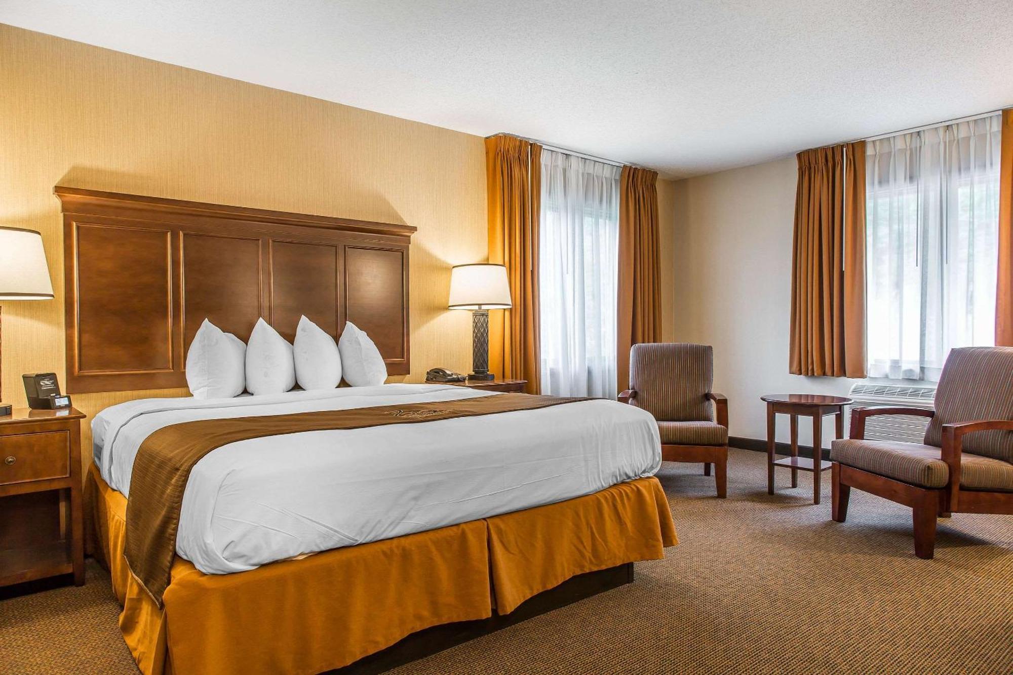 The Black Swan Lee - Lenox, Ascend Hotel Collection Esterno foto
