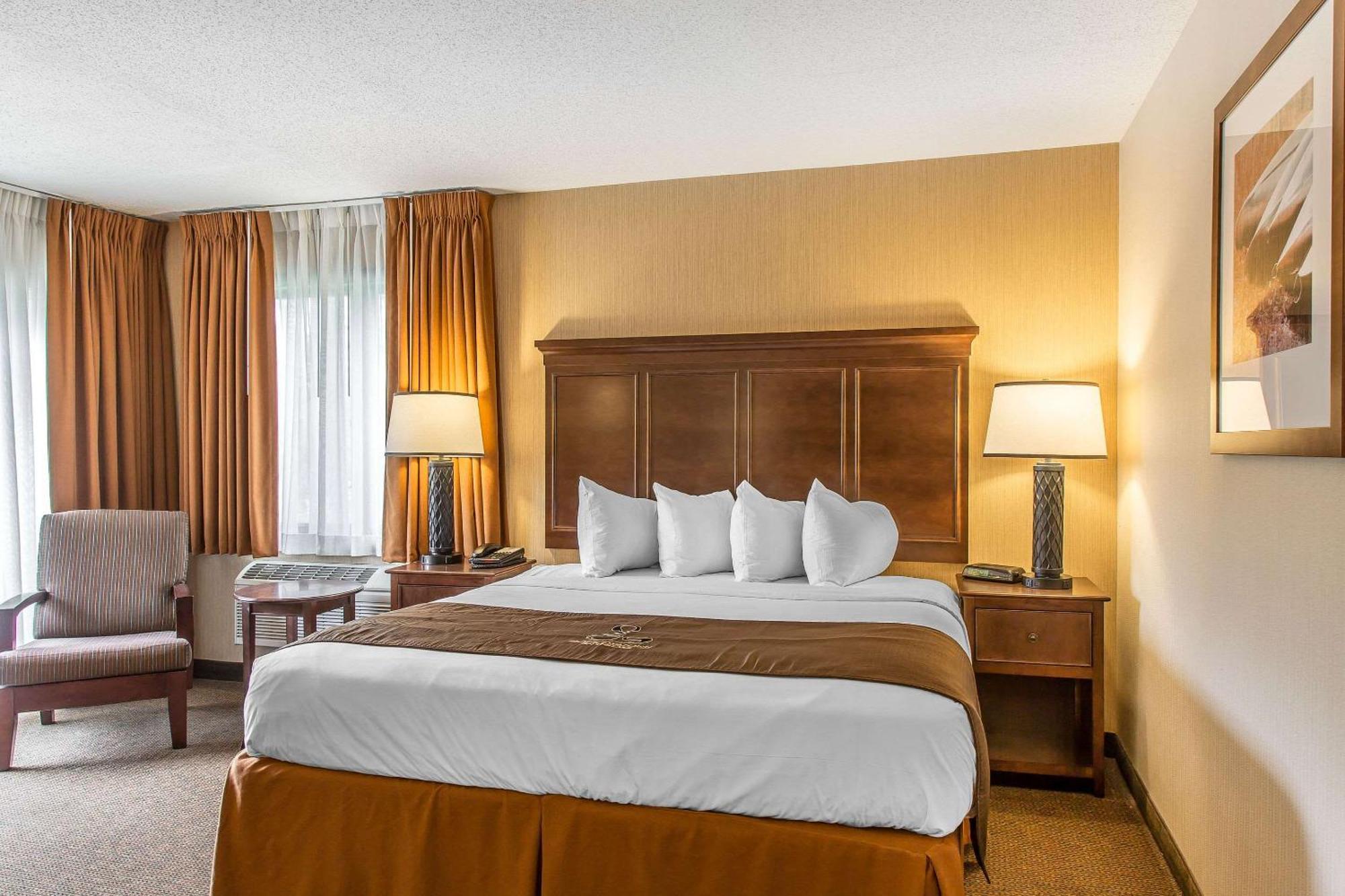 The Black Swan Lee - Lenox, Ascend Hotel Collection Esterno foto